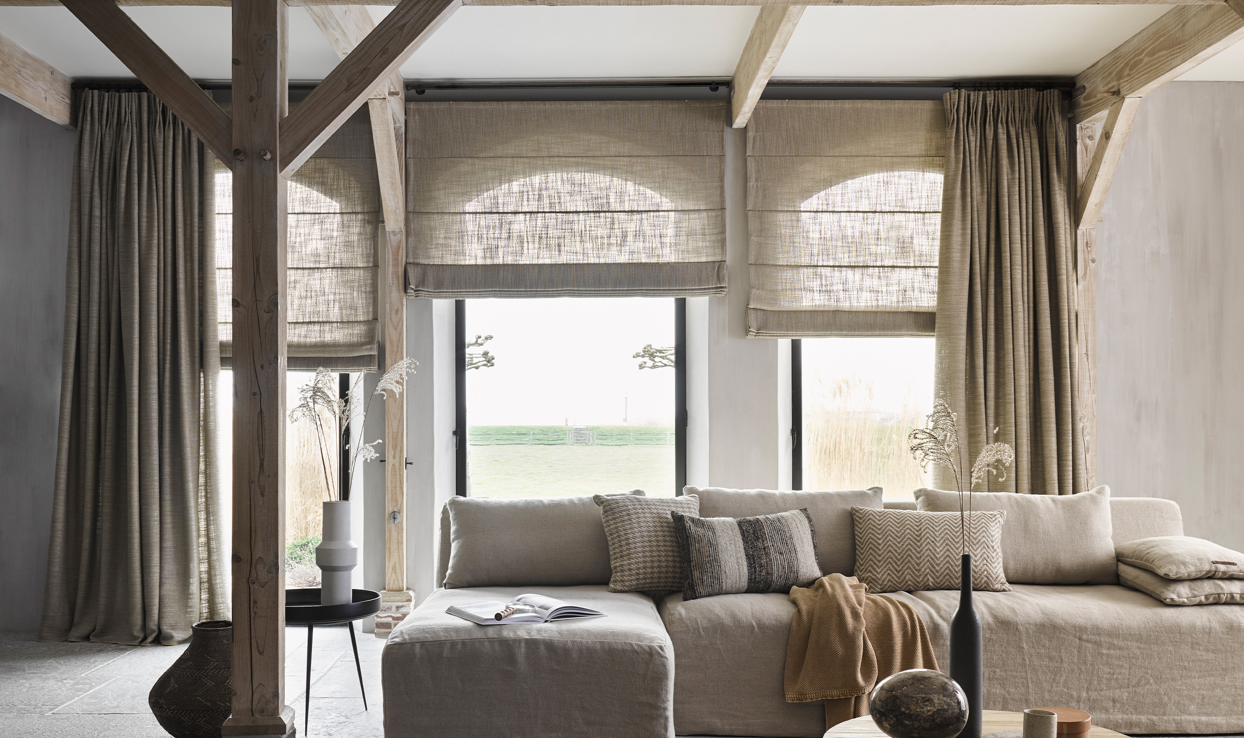 Geef je interieur meer warmte met gordijnen en vouwgordijnen