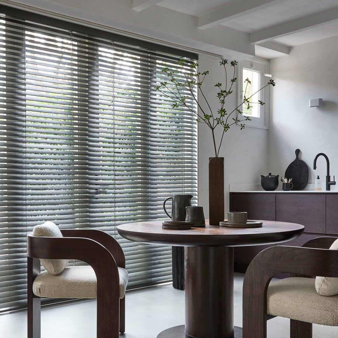 Raamdecoratie kiezen bij open woonkeukens